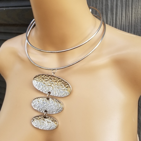 VINTAGE SILVERTONE GEOMETRIC SHAPES PENDANT COLLAR STATEMENT NECKLACE - Picture 2 of 5